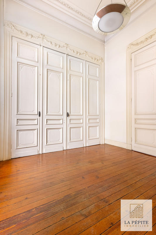 Immeuble - 334 m² - 1 pièce