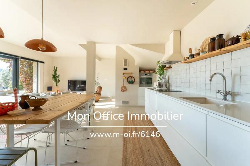 Maison - 330 m² - 10 pièces