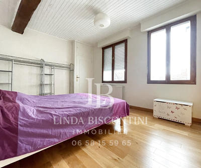 Maison - 145 m² - 9 pièces