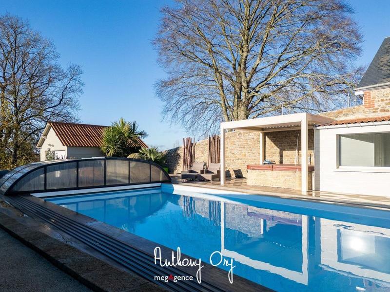 Maison de ville - 247 m² - 10 pièces