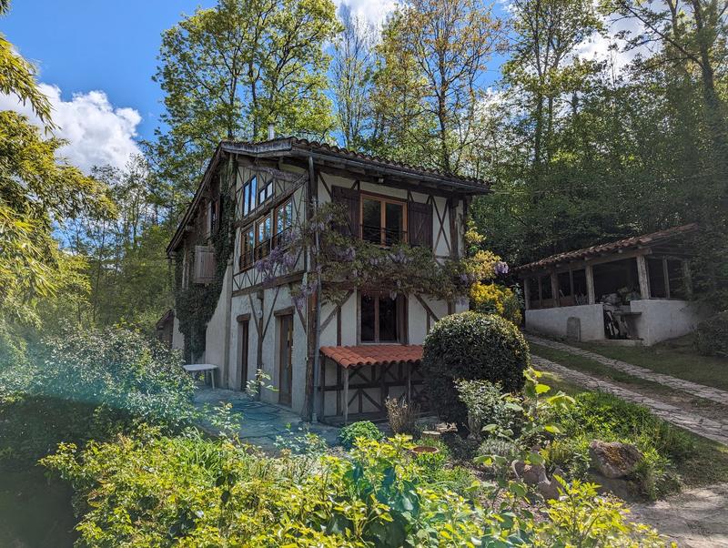 Propriété - 399 m² - 17 pièces