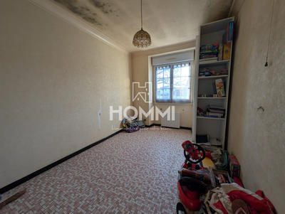 Maison - 99 m² - 5 pièces