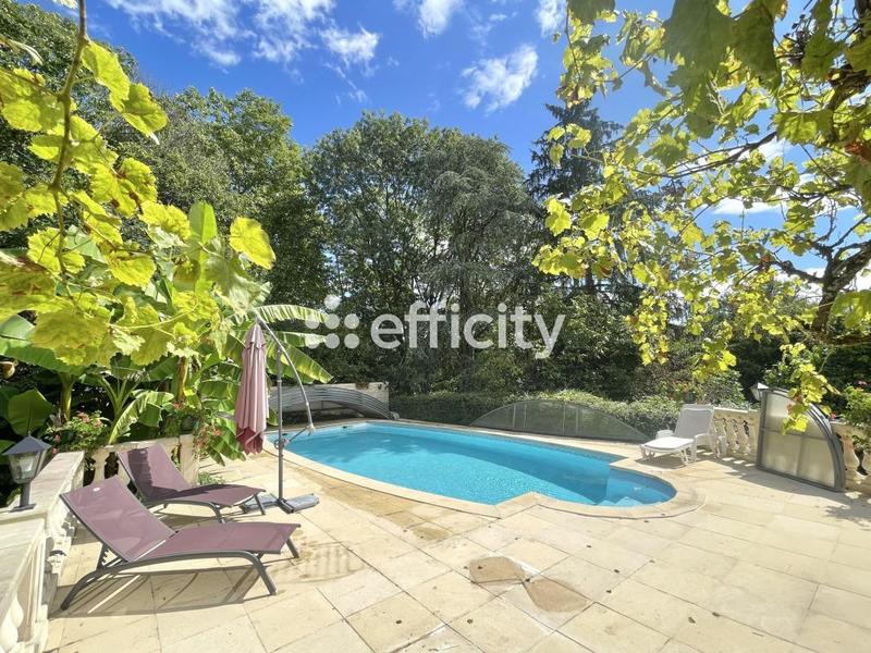 Maison - 400 m² - 10 pièces