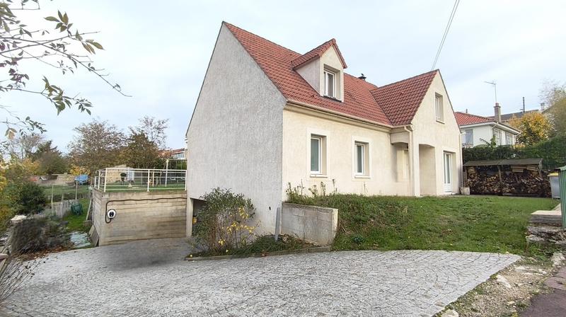 Maison - 162 m² - 8 pièces
