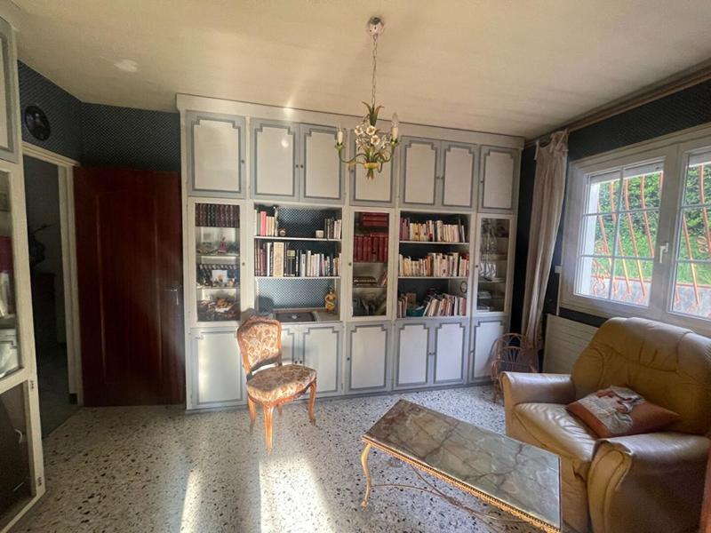 Maison - 221 m² - 8 pièces