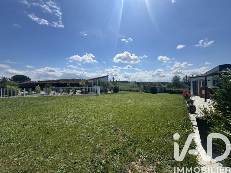 Maison - 241 m² - 8 pièces