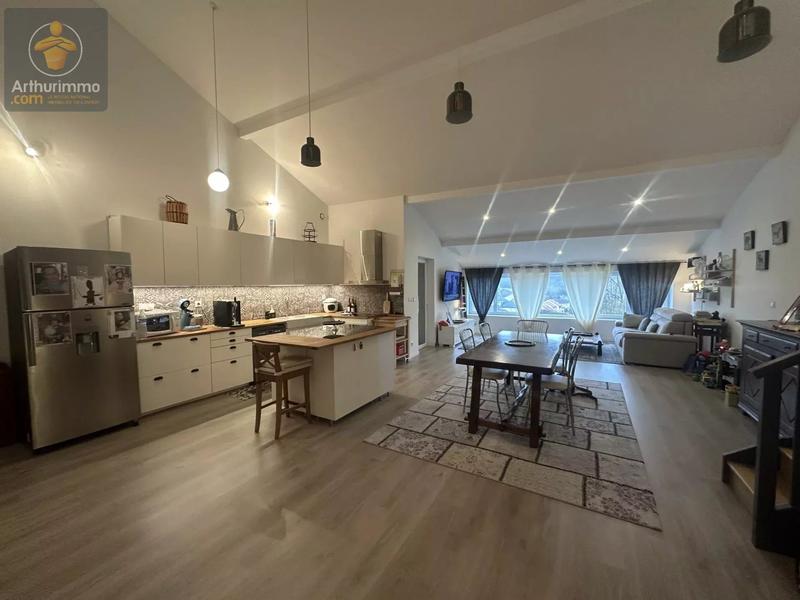 Maison - 210 m² - 7 pièces