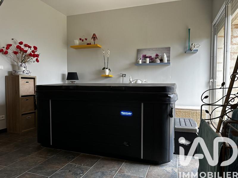 Maison - 300 m² - 8 pièces