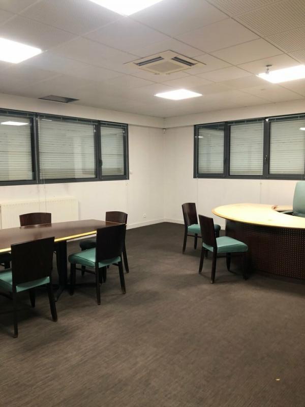 Bureau - 636 m²
