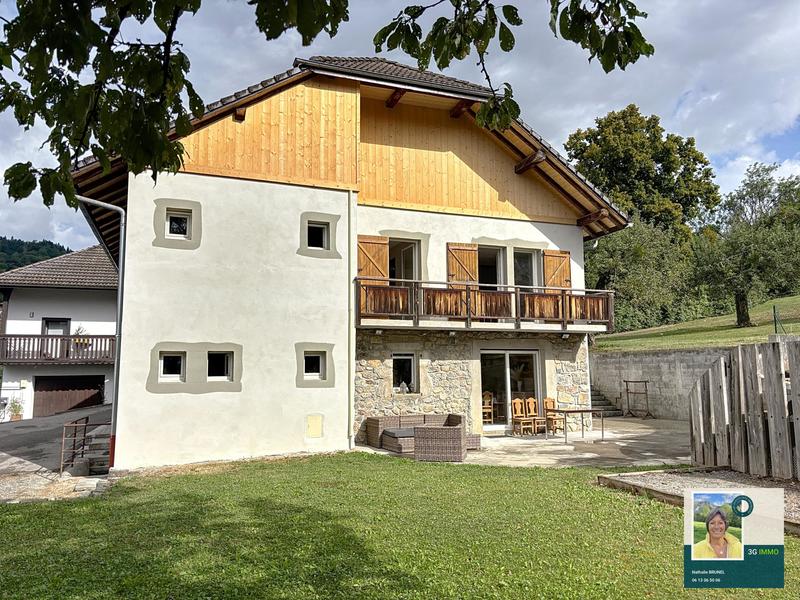 Maison - 208 m² - 8 pièces