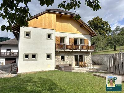 Maison - 208 m² - 8 pièces