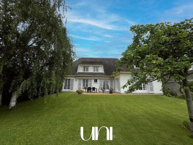 Maison - 270 m² - 8 pièces