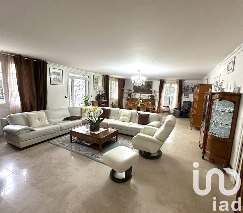 Maison - 390 m² - 11 pièces