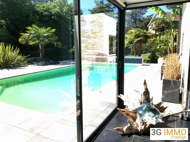 Maison - 279 m² - 11 pièces