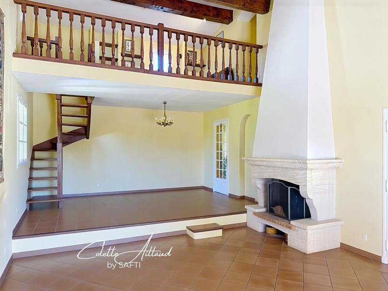 Maison - 220 m² - 8 pièces