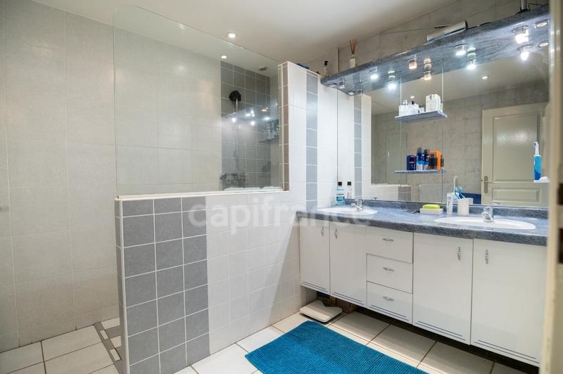 Villa - 230 m² - 9 pièces