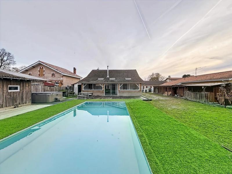 Maison en pierre - 200 m² - 9 pièces