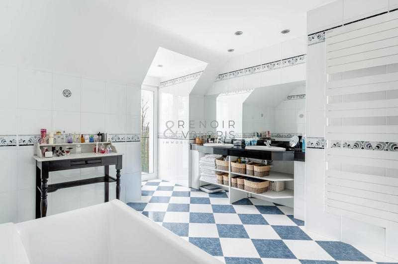 Maison - 269 m² - 7 pièces