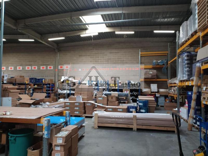 Entrepôt - 705 m²