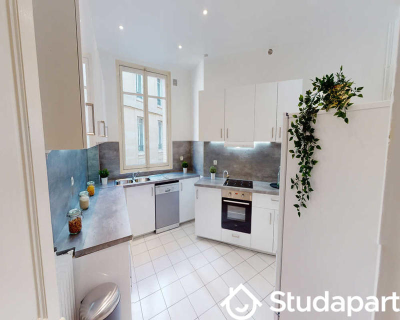 Chambre - 200 m² - 1 pièce