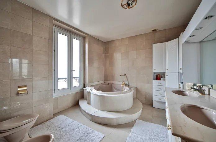 Hôtel particulier - 198 m² - 9 pièces