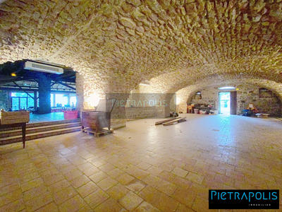 Maison - 270 m² - 8 pièces