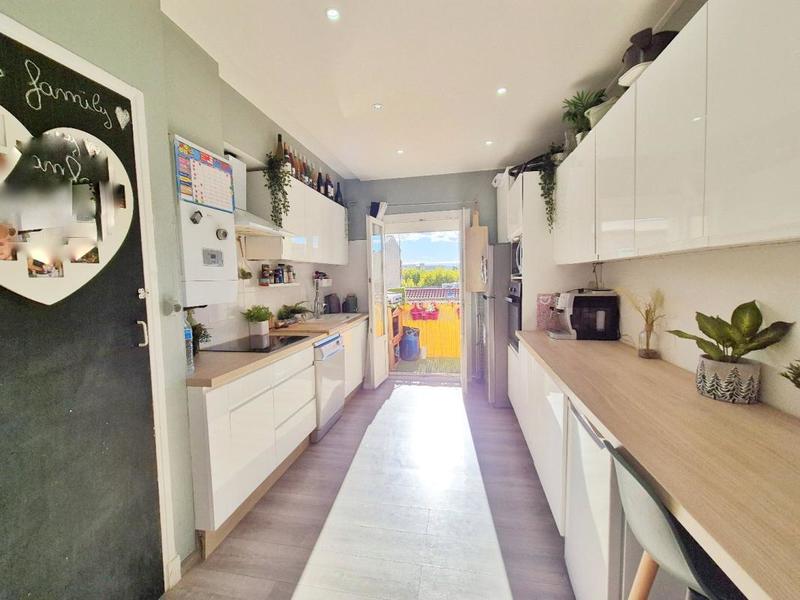 Appartement - 90 m² - 4 pièces