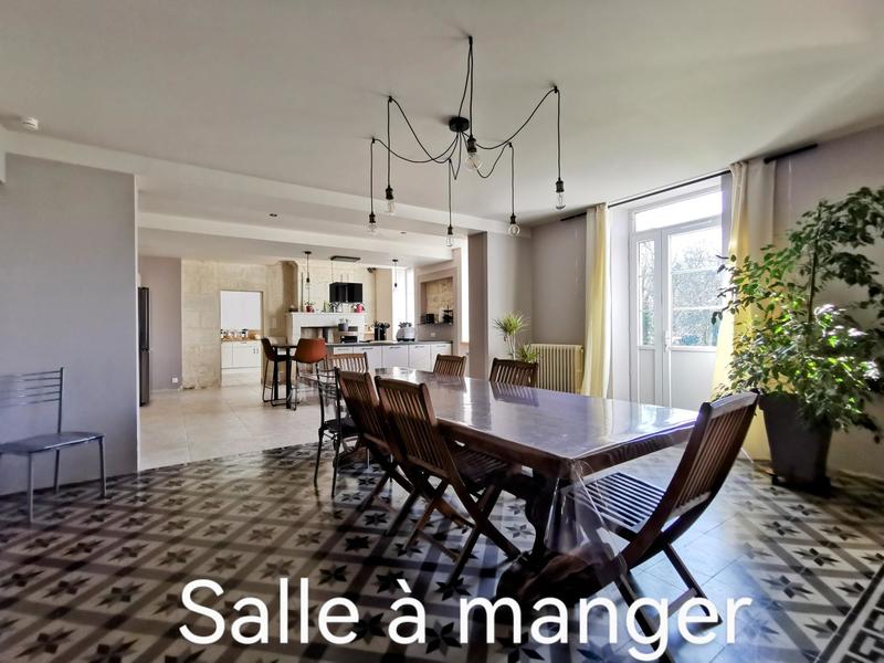 Maison - 325 m² - 10 pièces