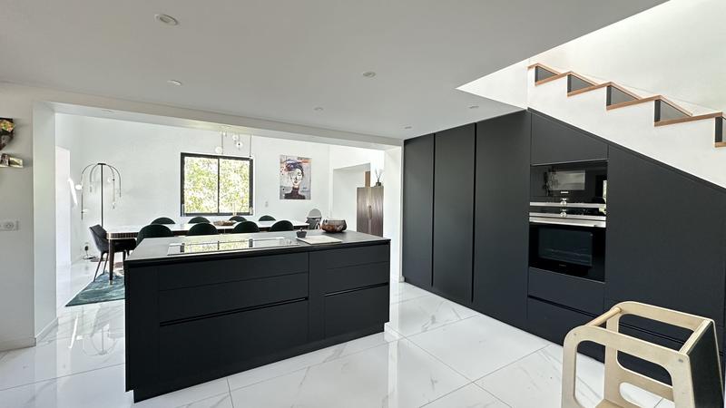 Maison - 322 m² - 9 pièces