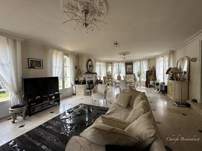 Maison - 300 m² - 10 pièces