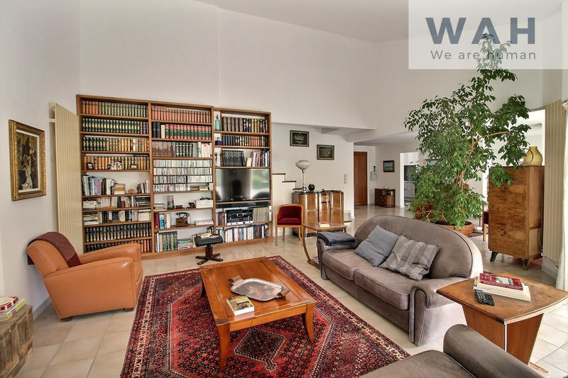 Maison - 220 m² - 8 pièces