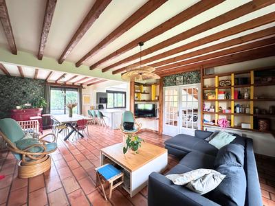 Maison - 202 m² - 8 pièces