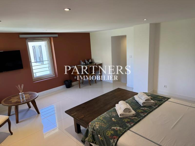 Bastide - 357 m² - 11 pièces