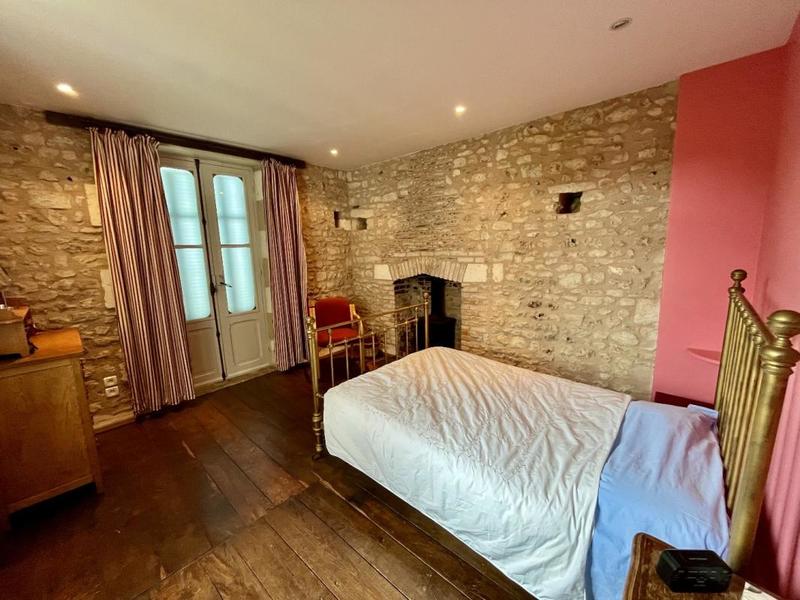 Maison - 209 m² - 9 pièces