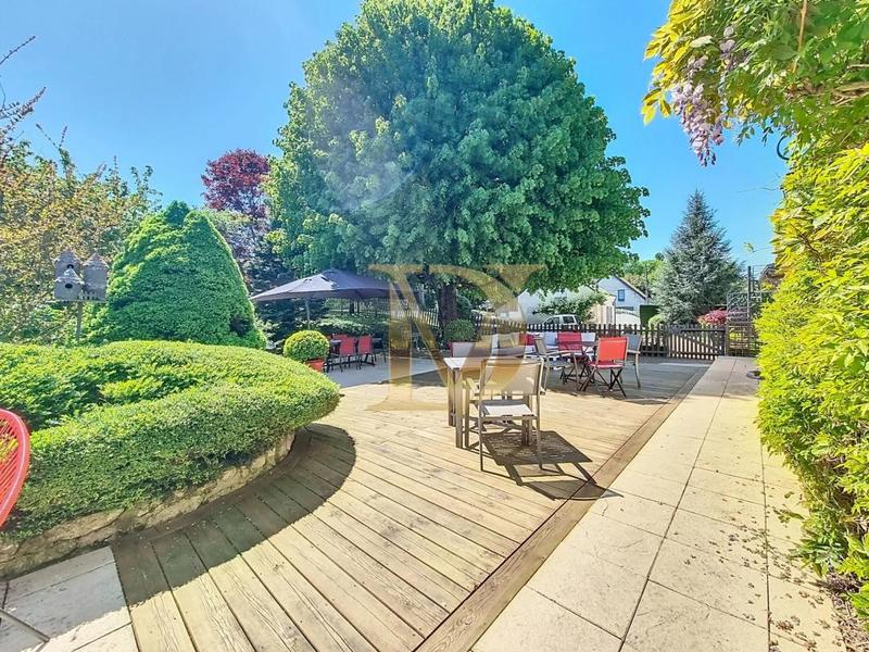 Propriété - 350 m² - 10 pièces