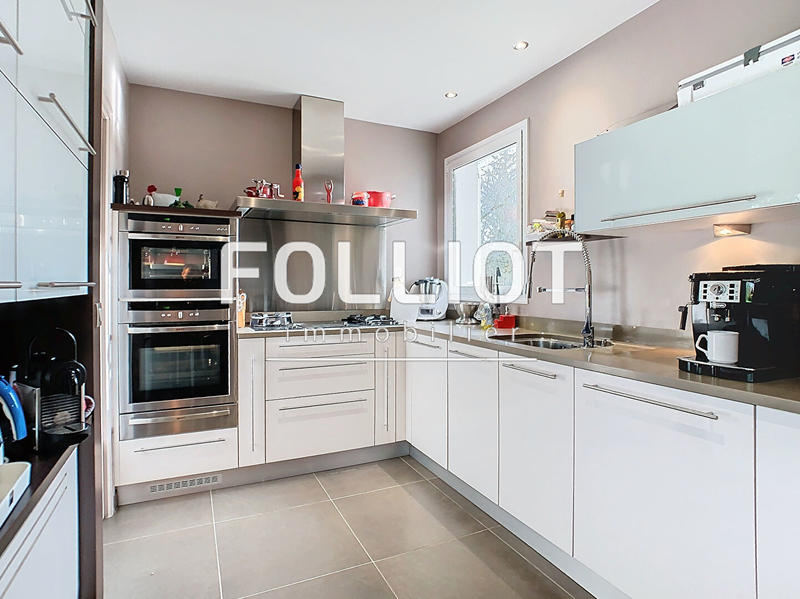 Maison - 275 m² - 6 pièces