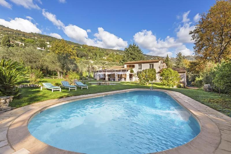 Villa - 252 m² - 5 pièces