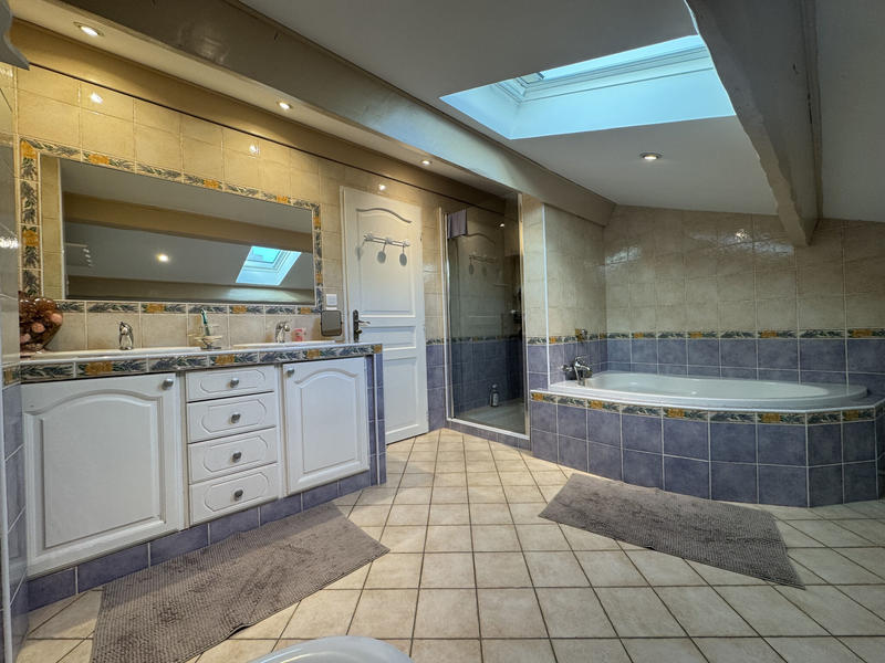 Maison - 213 m² - 7 pièces