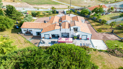 Maison - 402 m² - 8 pièces