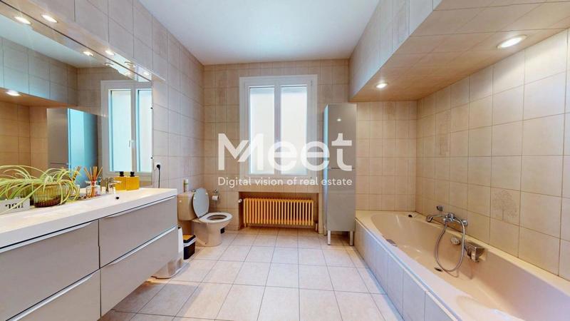 Propriété - 255 m² - 8 pièces