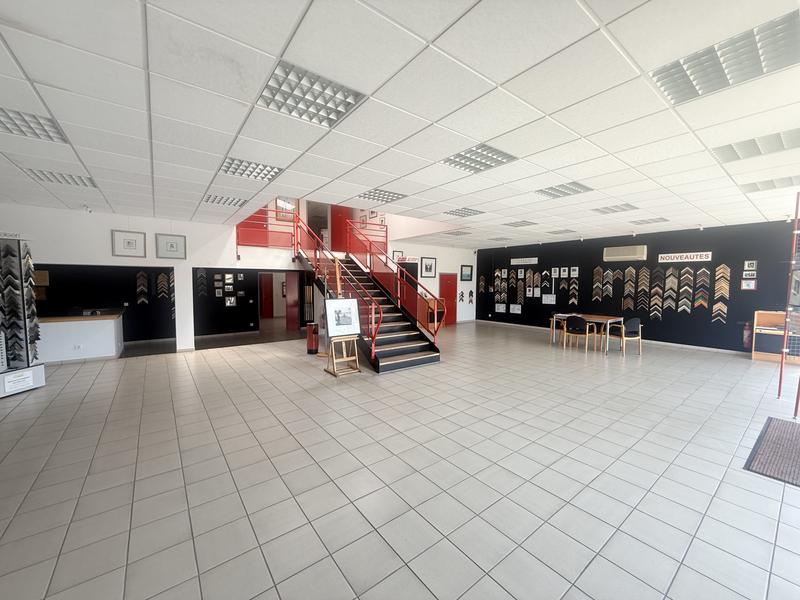 Local d'activités - 1 205 m²