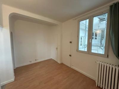 Studio - 30 m² - 1 pièce