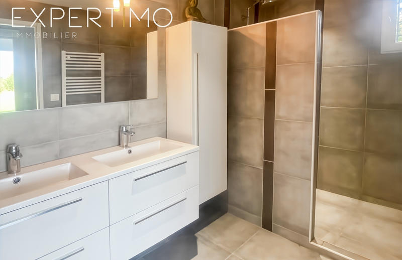 Villa - 220 m² - 8 pièces