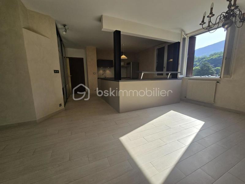 Appartement - 85 m² - 3 pièces