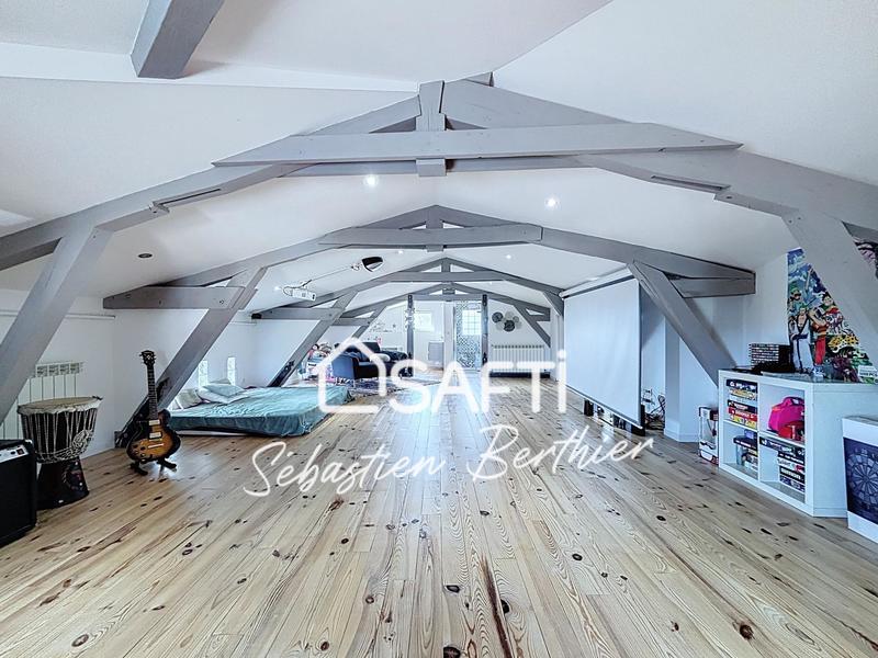 Maison - 180 m² - 5 pièces