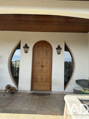 Maison - 211 m² - 7 pièces