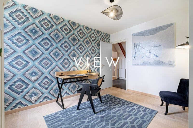 Maison - 210 m² - 7 pièces