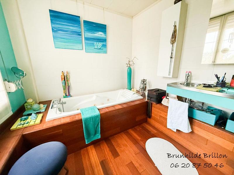 Maison - 205 m² - 10 pièces