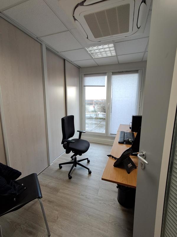 Local commercial - 84 m² - 4 pièces