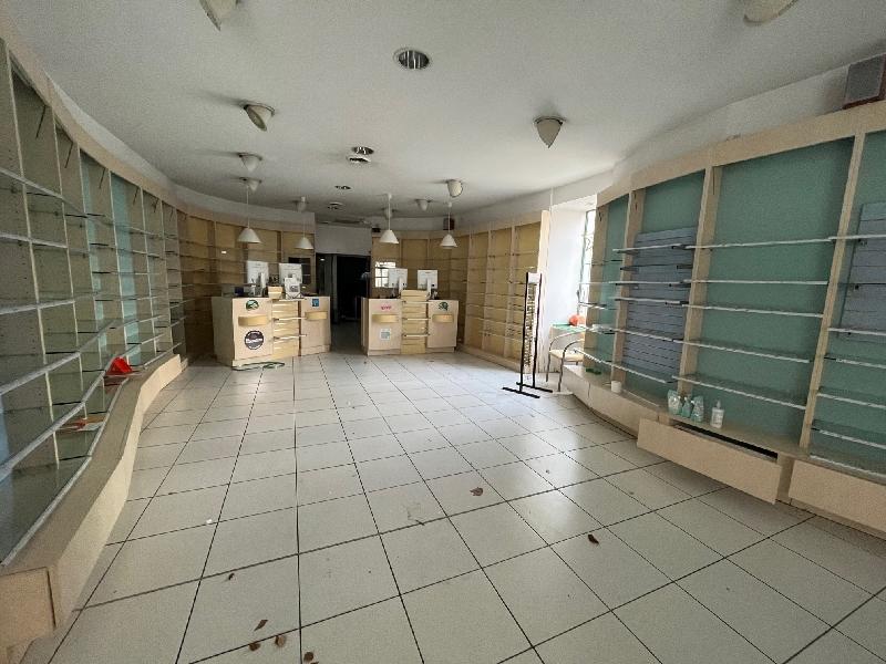 Local commercial - 160 m² - 1 pièce